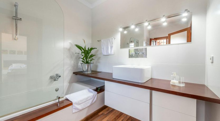 Photo of White Oak & Vine