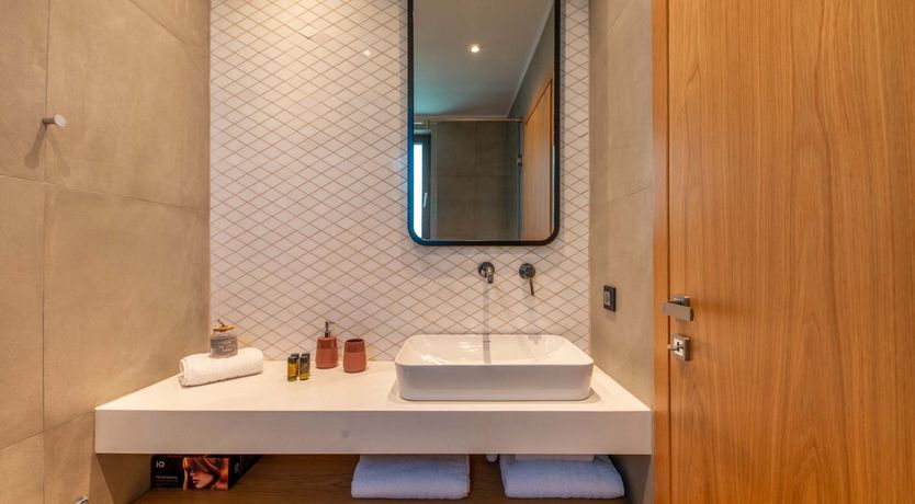 Photo of The Grecian Heart