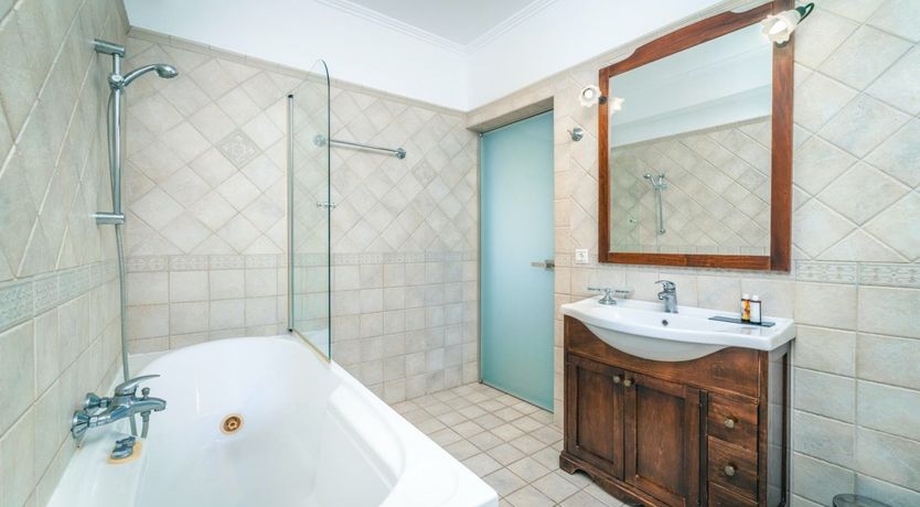 Photo of Saffron Rose