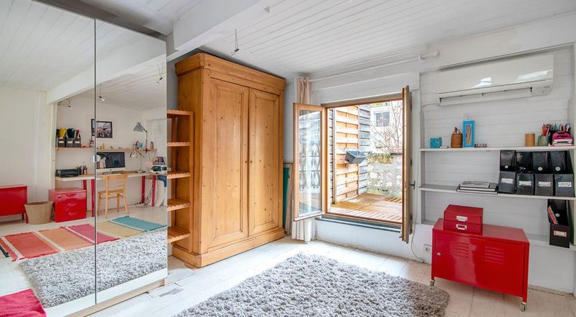 Photo of The Yellow Bleu