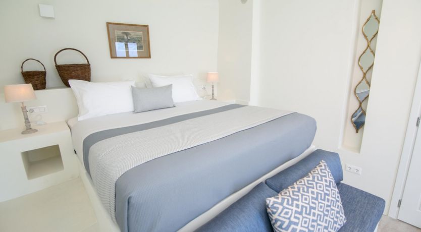 Photo of Corinthian Base