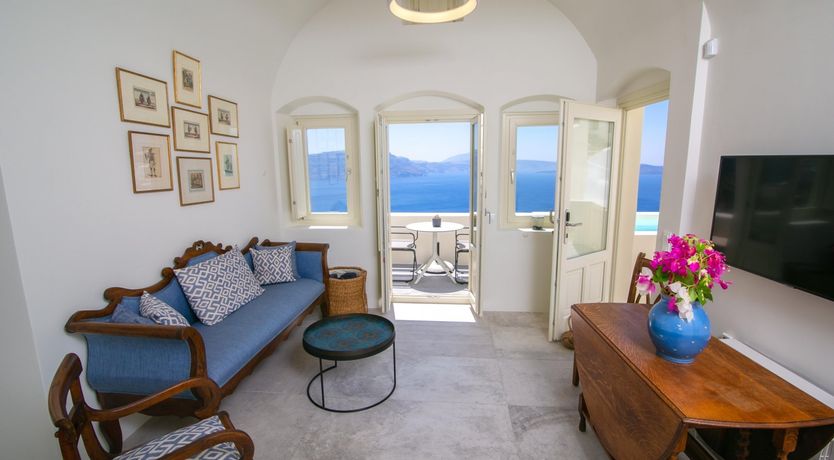 Photo of Corinthian Base