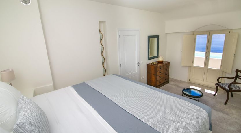 Photo of Corinthian Base