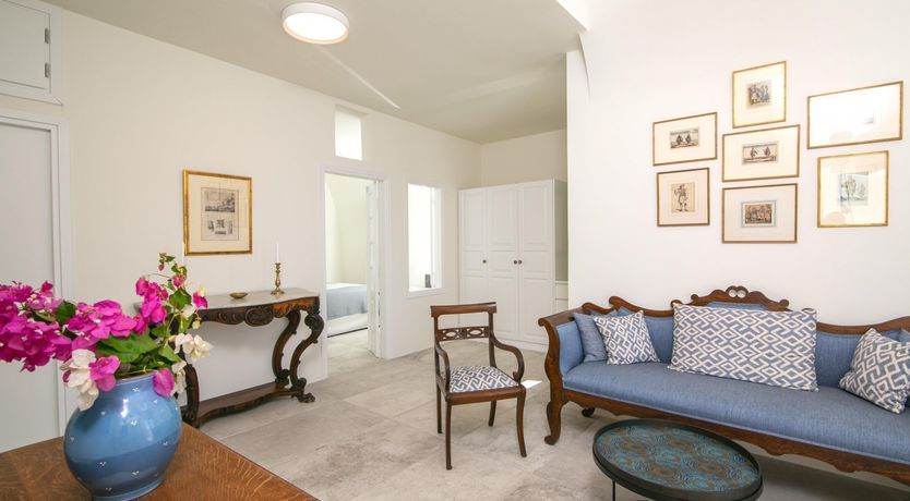 Photo of Corinthian Base