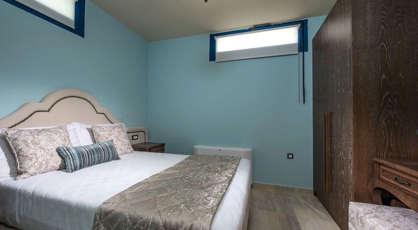 Photo of Papyrus & Oakes