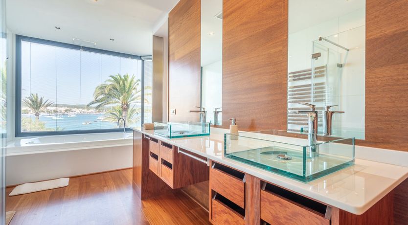 Photo of The Crystal View