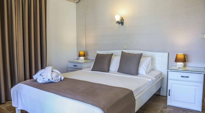 Photo of Flight of the Redwing