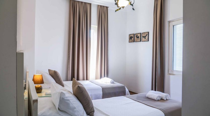 Photo of Flight of the Redwing