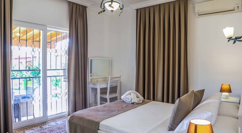 Photo of Flight of the Redwing