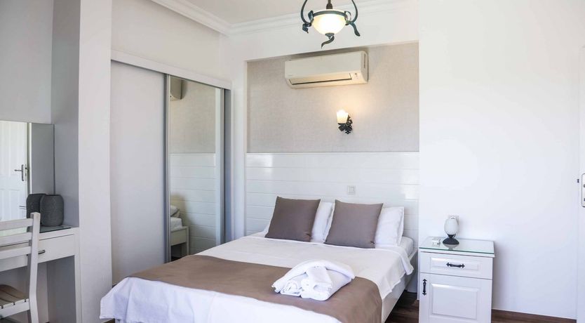 Photo of Flight of the Redwing