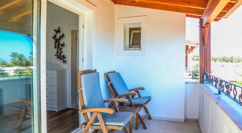 Photo of Flight of the Redwing