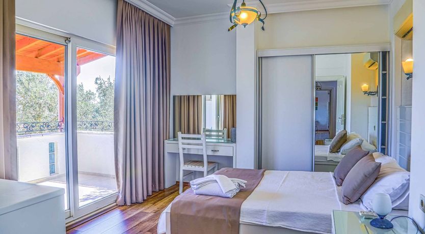 Photo of Flight of the Redwing