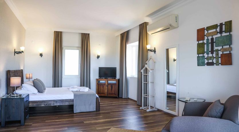 Photo of Flight of the Redwing