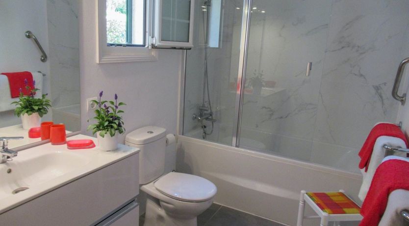 Photo of Across the Tiles