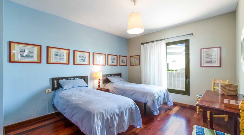 Photo of Carmen Canary