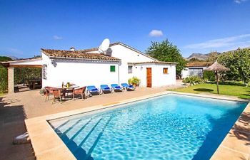 At Home in Pollença Villa