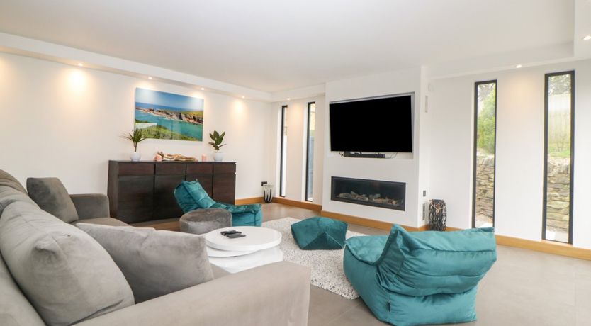 Photo of 2 White Rock Court