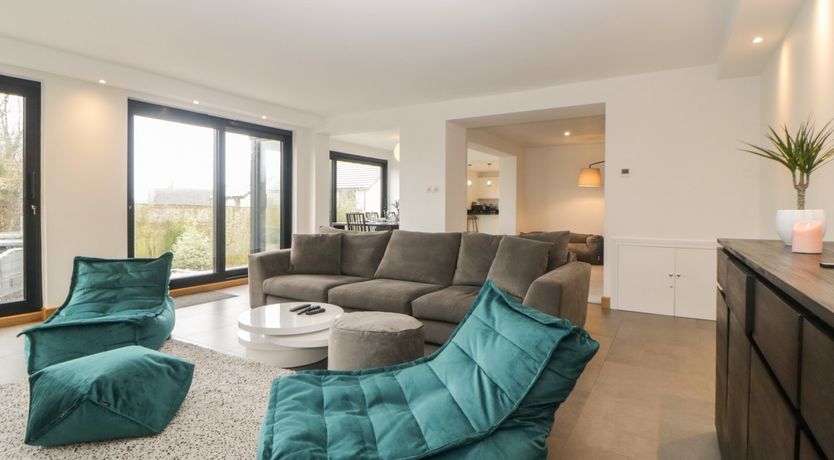 Photo of 2 White Rock Court