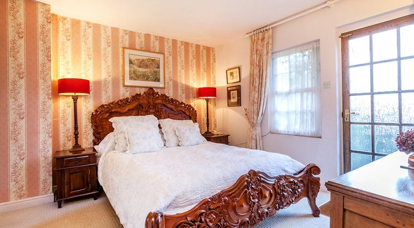 Photo of Wisteria Suite