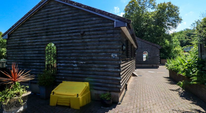 Photo of Chalet Log Cabin L3