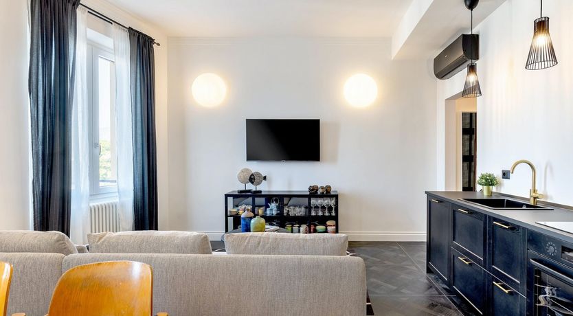 Photo of The Symmetry