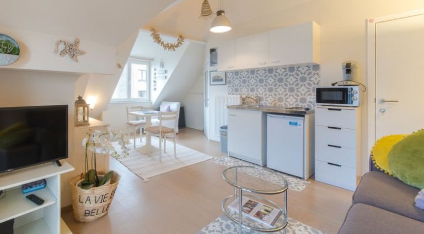 Photo of Beach House with lateral seaview Apartment 3