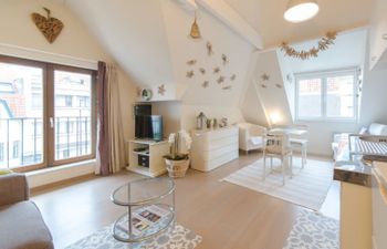 Beach House with lateral seaview Apartment 3 Holiday Home