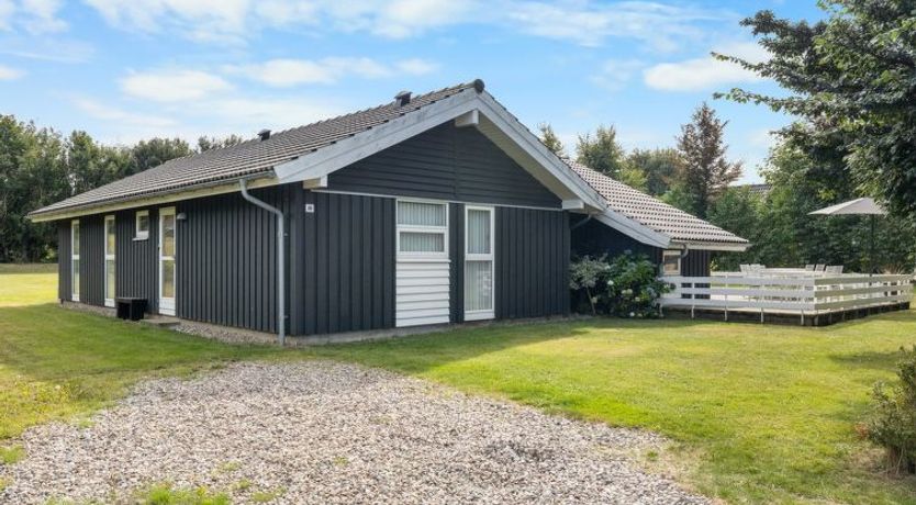 Photo of "Ønevus" - 550m from the sea