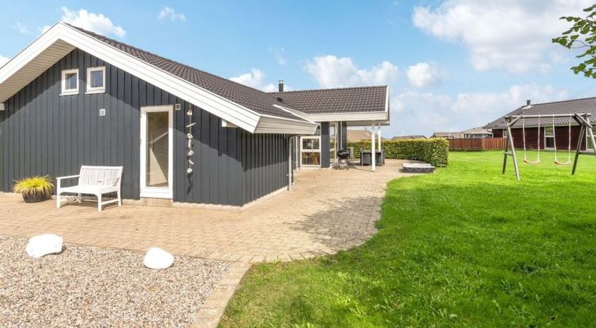 Photo of "Deline" - 250m from the sea