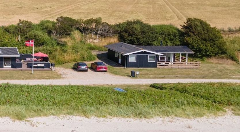 Photo of "Bertold" - 20m from the sea