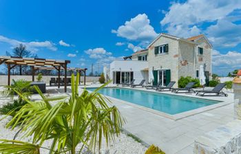 Violet Holiday Home