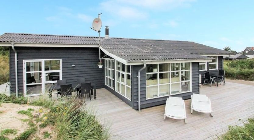 Photo of "Ottar" - 400m from the sea