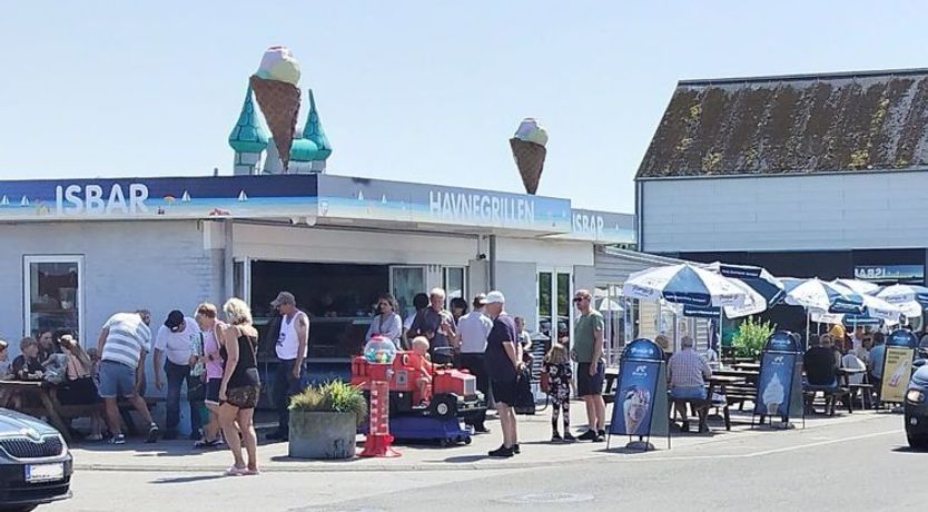 Photo of "Line" - 10m from the sea