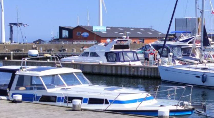 Photo of "Line" - 10m from the sea