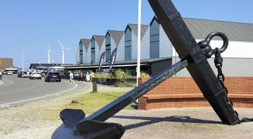 Photo of "Line" - 10m from the sea