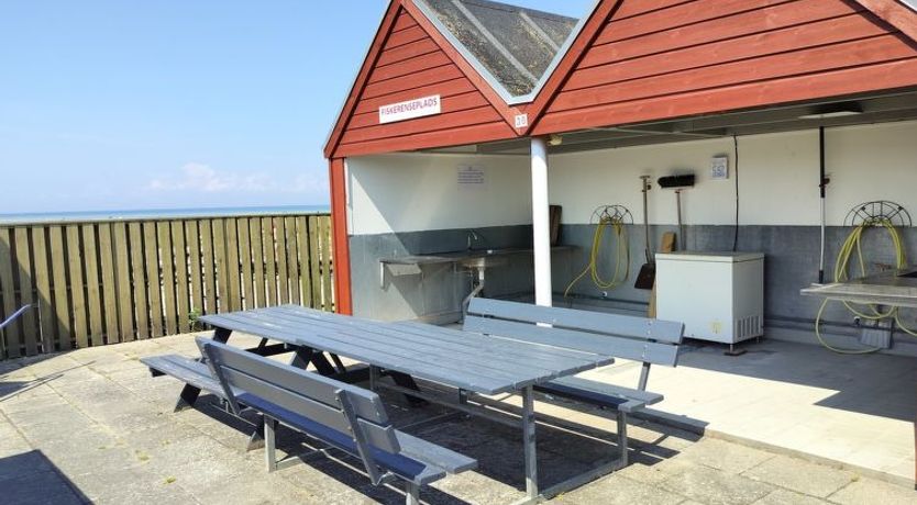 Photo of "Line" - 10m from the sea