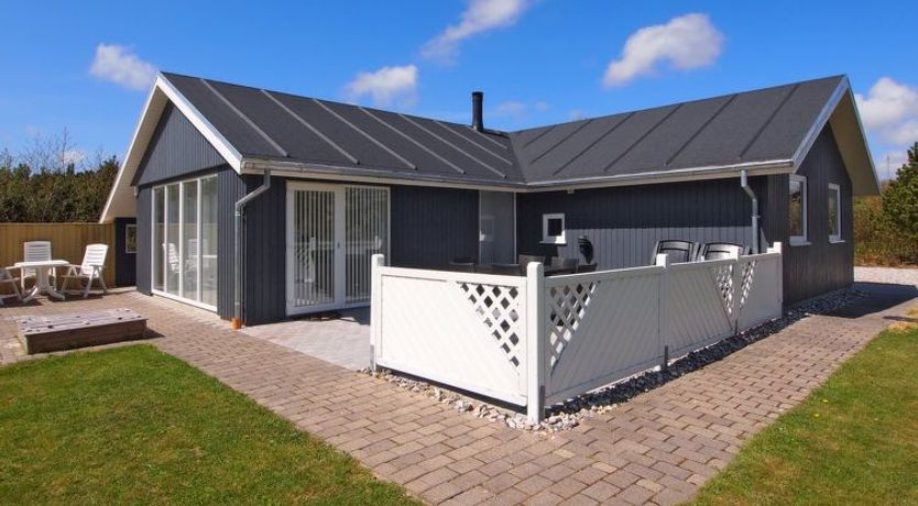 Photo of "Emmarenze" - 400m from the sea