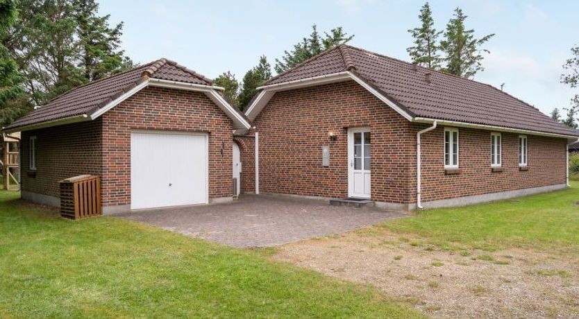 Photo of "Hjalmsvider" - 1km from the sea