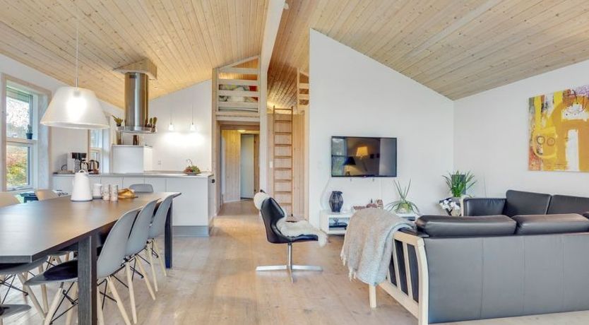 Photo of "Elni" - 900m from the sea