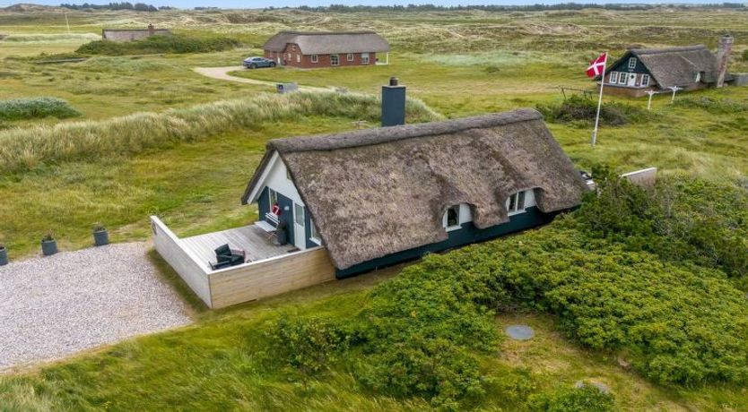 Photo of "Hen" - 400m from the sea