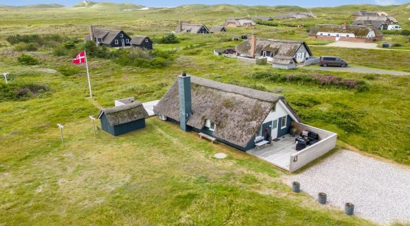 Photo of "Hen" - 400m from the sea