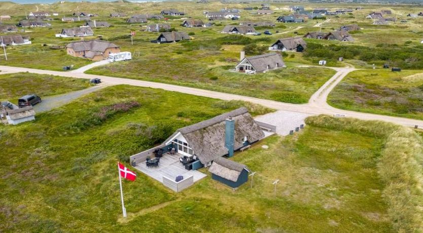 Photo of "Hen" - 400m from the sea