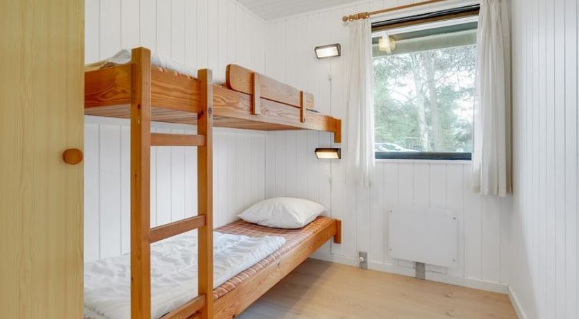 Photo of "Aileen" - 900m from the sea