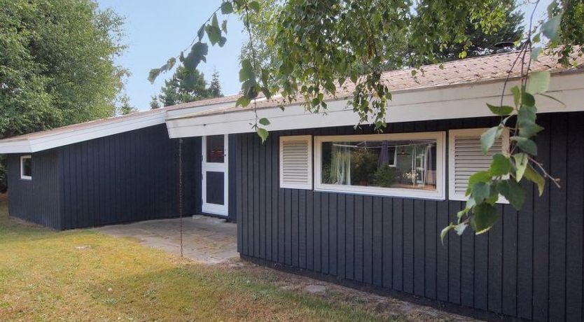 Photo of "Aileen" - 900m from the sea