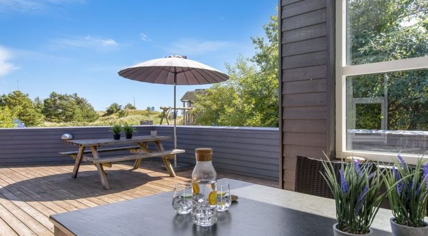 Photo of "Omar" - 1.0km from the sea