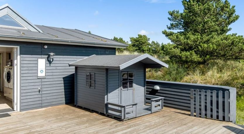 Photo of "Omar" - 1.0km from the sea