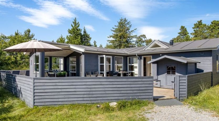 Photo of "Omar" - 1.0km from the sea