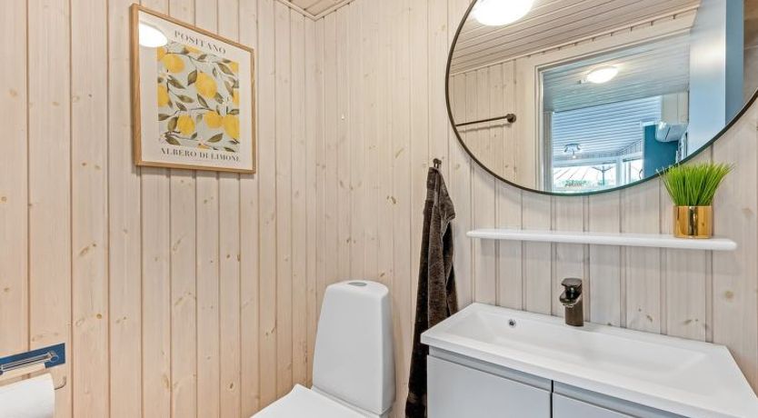 Photo of "Sviðandi" - 1.5km from the sea