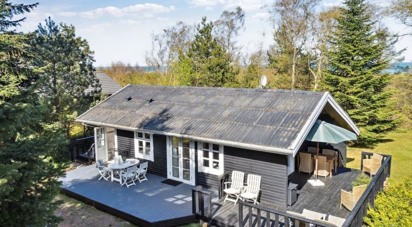 Photo of "Arild" - 10m from the sea