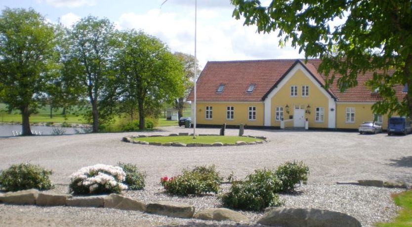 Photo of "Thia" - 4km to the fjord